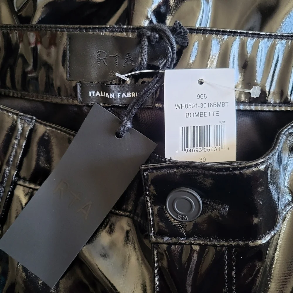 RtA ​Toure Coated Vinyl Finish Bombette Black Shorts NWT Size 30